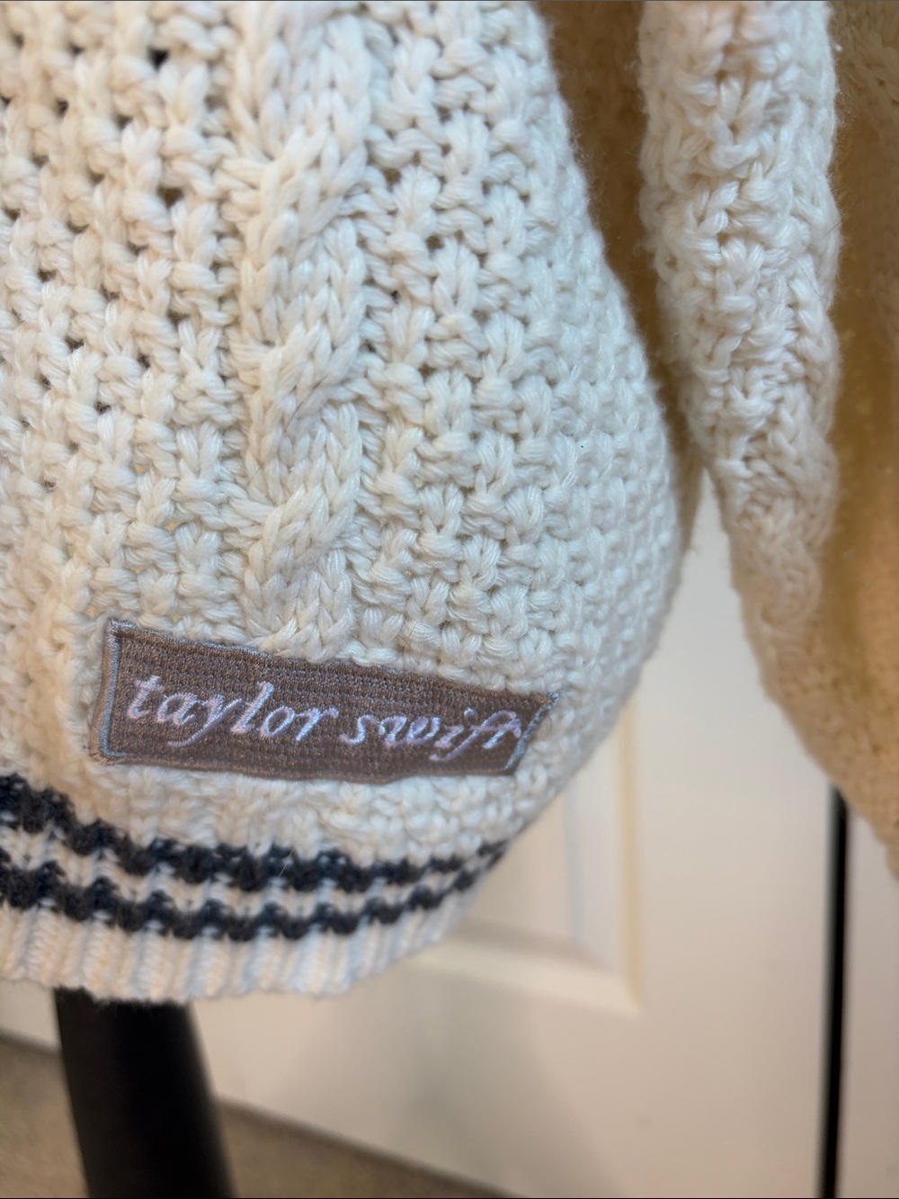 Taylor Swift Folklore Cardigan Sweater Cableknit Cream Gray Silver Stars XL/2XL - Picture 3 of 11